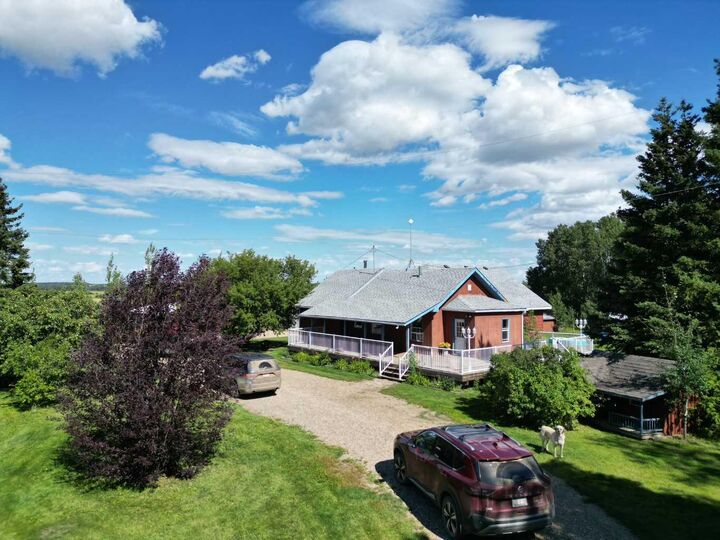 Property Photo:  764057 Rge Rd 45  AB T0H 3V0 