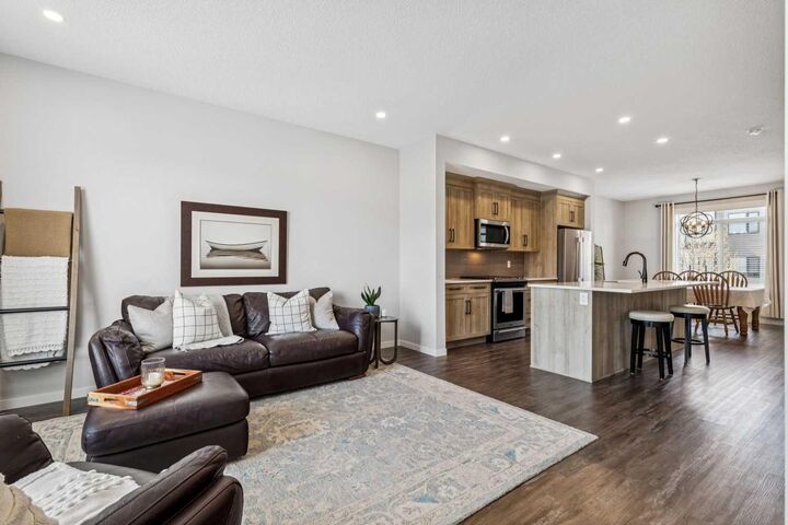 43 Willow Crescent — photo 1