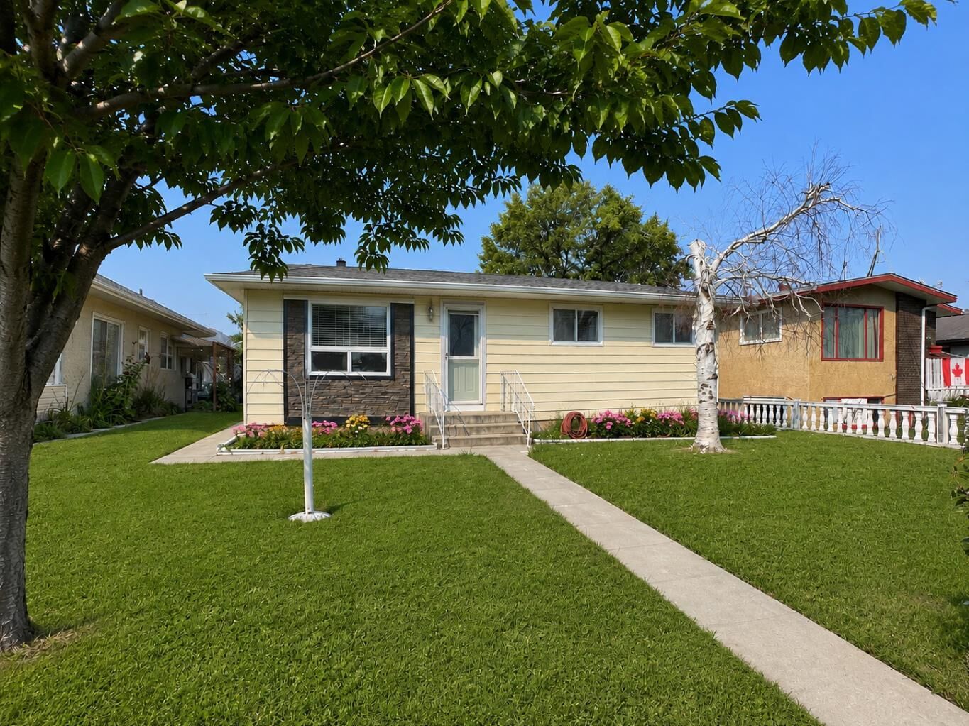 Property Photo: 326 3 Avenue AB T0J 0B0