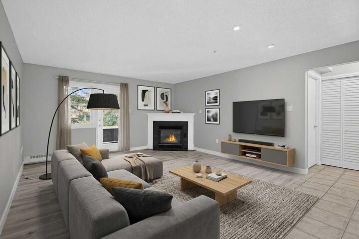 Property Photo: 790 Kingsmere Crescent SW 116 AB T2V 2H8