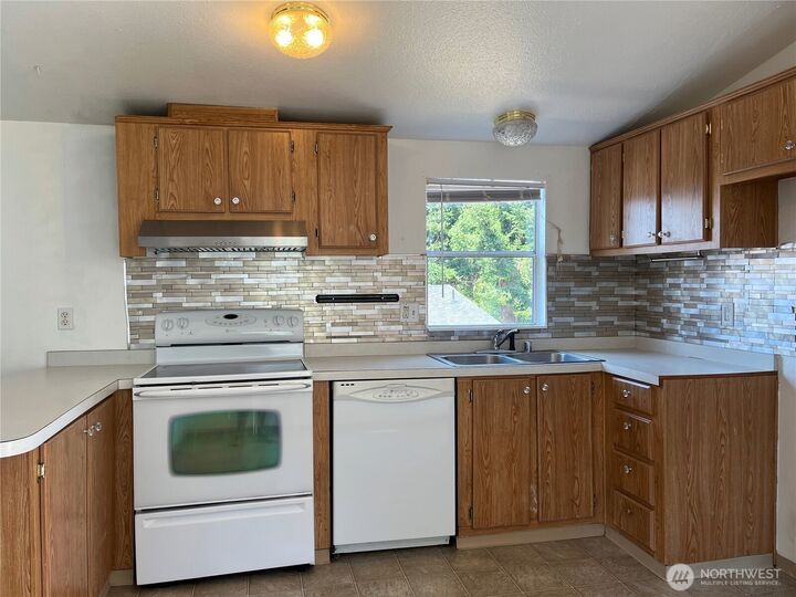 Property Photo:  23811  101st Avenue E 16  WA 98338 