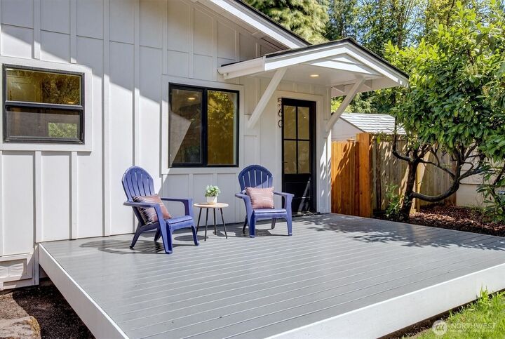Property Photo: 560 NE Alder Street WA 98027