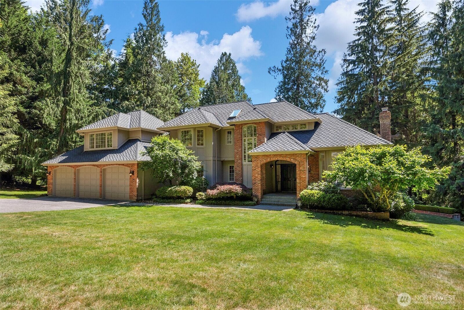 Property Photo: 8412 E Meadow Lake Drive WA 98290