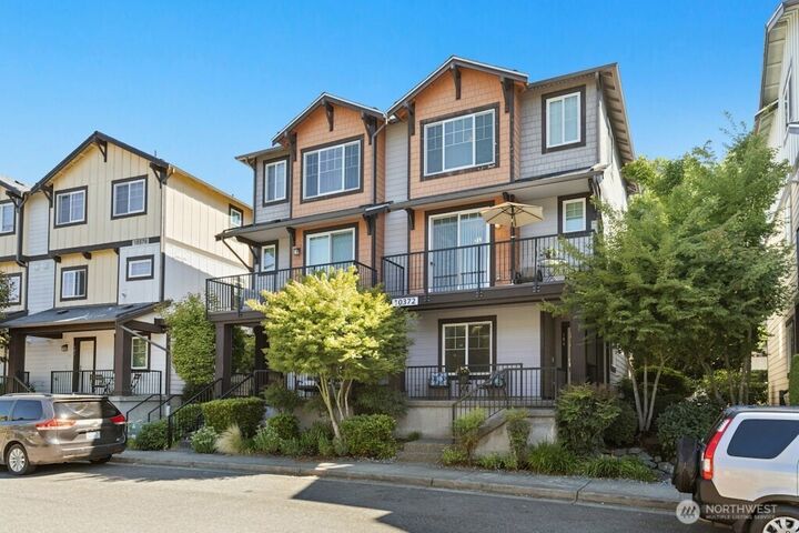 Property Photo: 10372 156th Place NE 101 WA 98052