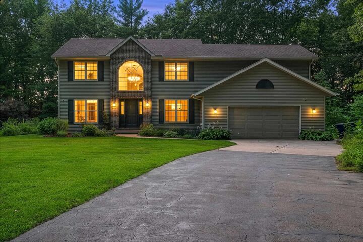Property Photo:  3611 Royal Oaks Court  WI 54173-8268 