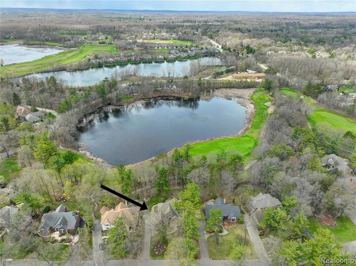 Property Photo:  102 Kirksway Lane  MI 48362 
