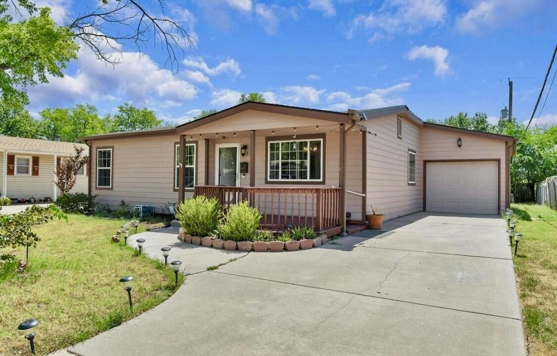 Property Photo: 2315 W Grant KS 67213