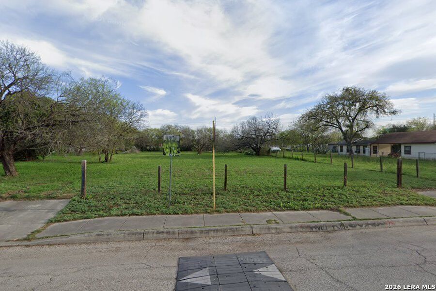 Property Photo:  343 Menefee Blvd  TX 78207 
