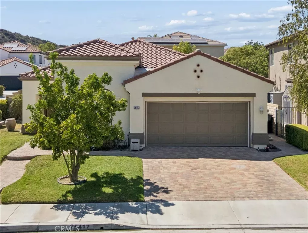 Property Photo: 25417 Hopkins Place CA 91381