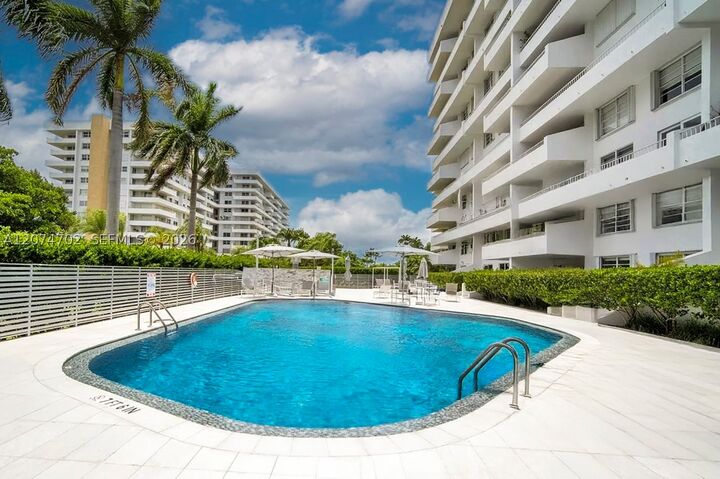 Property Photo:  199 Ocean Lane Dr 902  FL 33149 