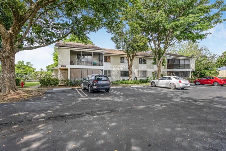 Property Photo:  709 Gardens Dr 101  FL 33069 