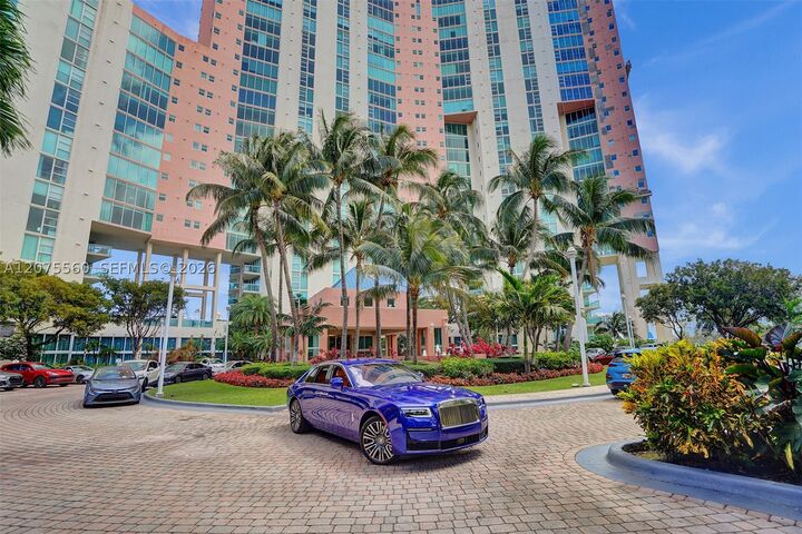 Property Photo: 3370 Hidden Bay Dr 815 FL 33180
