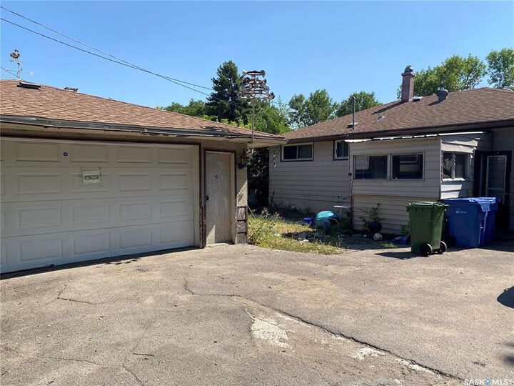 Property Photo: 4118 Sherwood Drive SK S4R 4B1