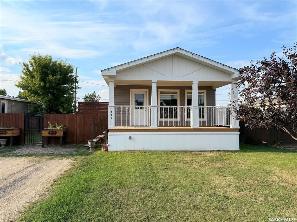 Property Photo: 702 Prairie Avenue SK S0L 2N0