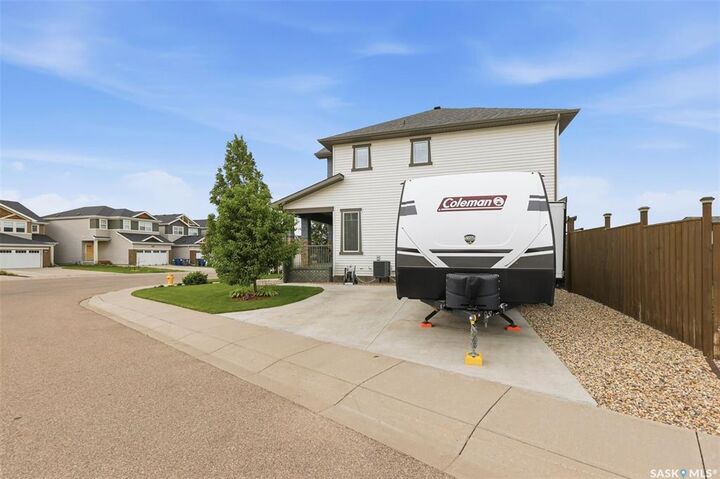 Property Photo:  1040 Kolynchuk Crescent  SK S7T 0X4 