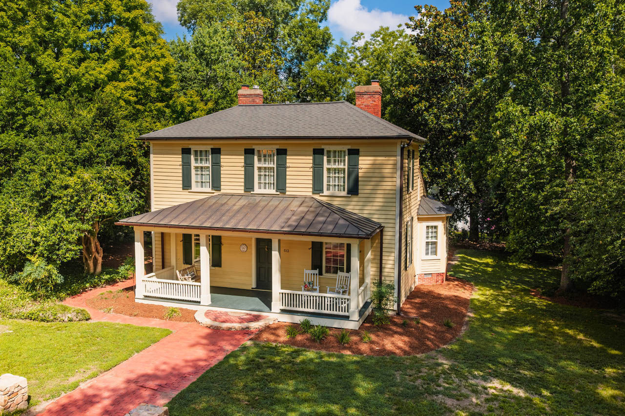 Property Photo:  513 E East Franklin Street  NC 27514 