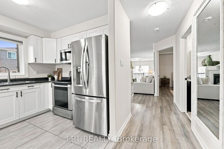 4 Lister Drive — photo 1
