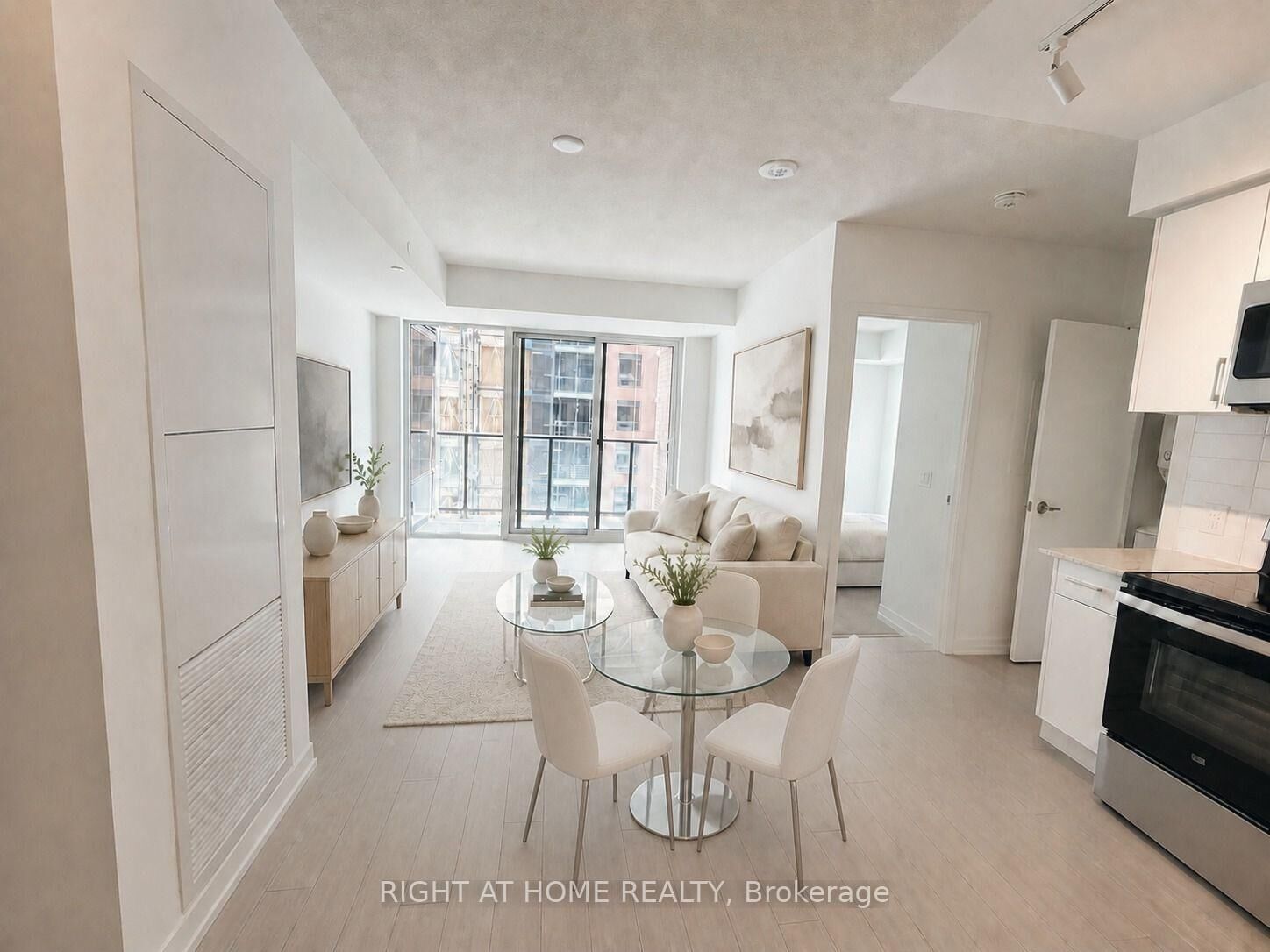 Property Photo:  4010 Eglinton Avenue W 1522  ON M9A 0G5 