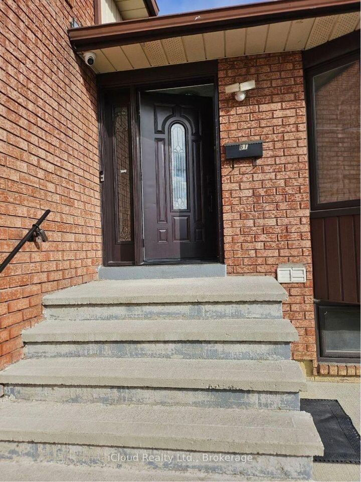 Property Photo:  61 Hull Street Upper  ON L4T 1C9 