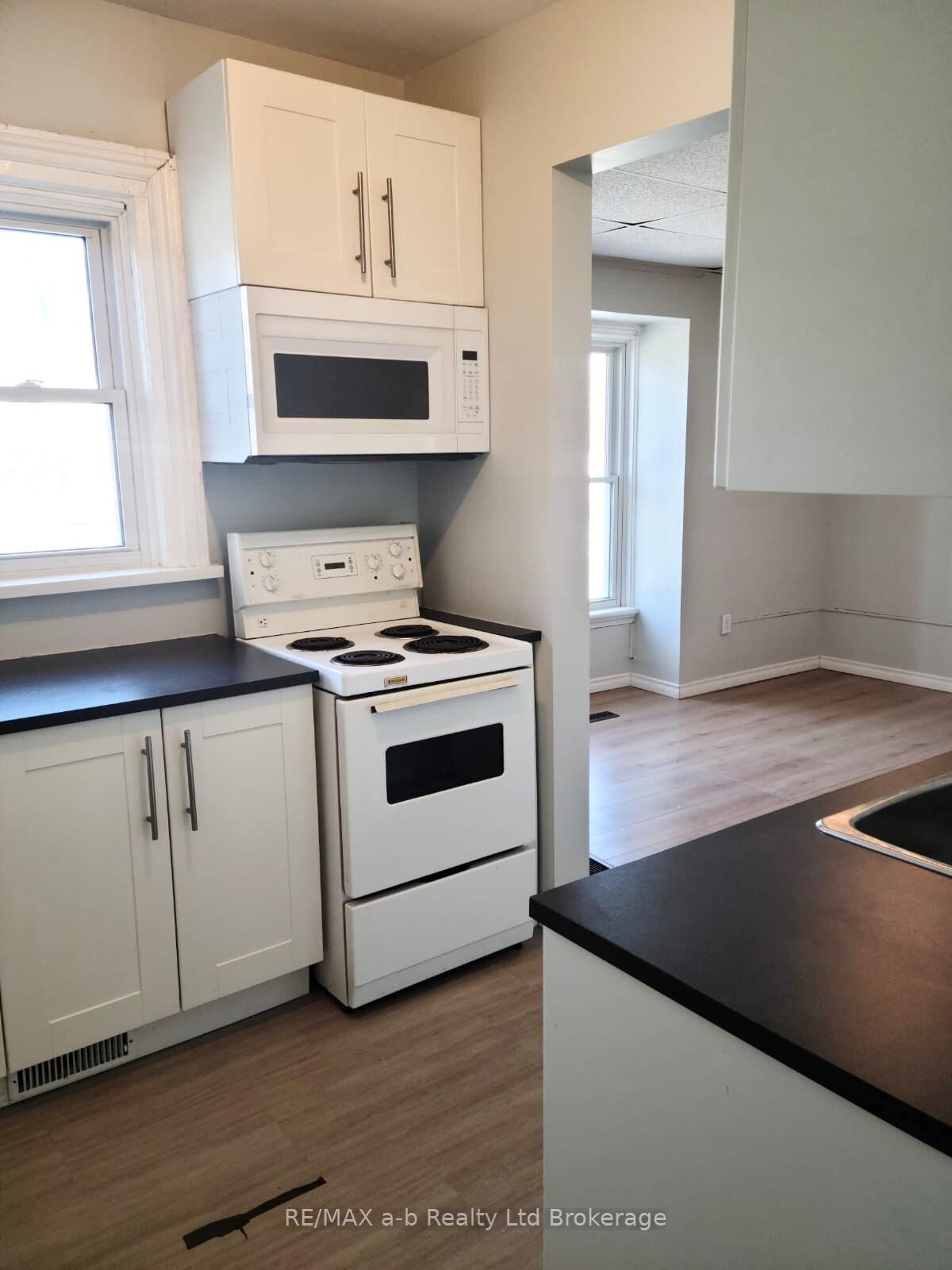 Property Photo:  26 Stanley Street 2  ON N6C 1B1 