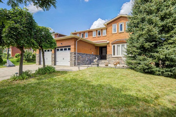 Property Photo: 5818 Turney Drive ON L5M 2R8