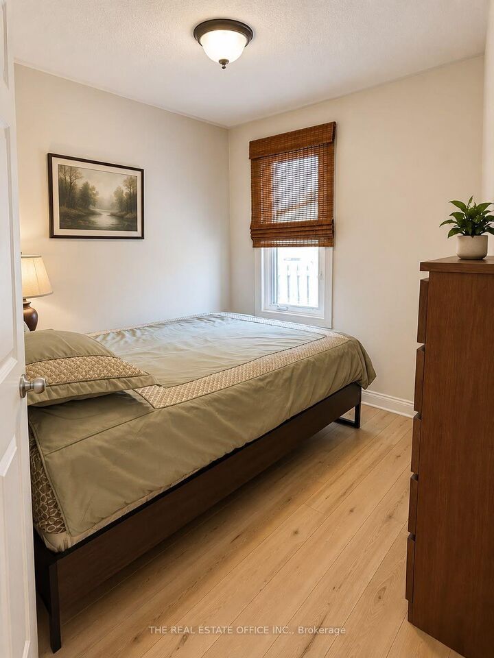 Photo de la propriété:  265 Pasadena Drive  ON L4P 2Z1 