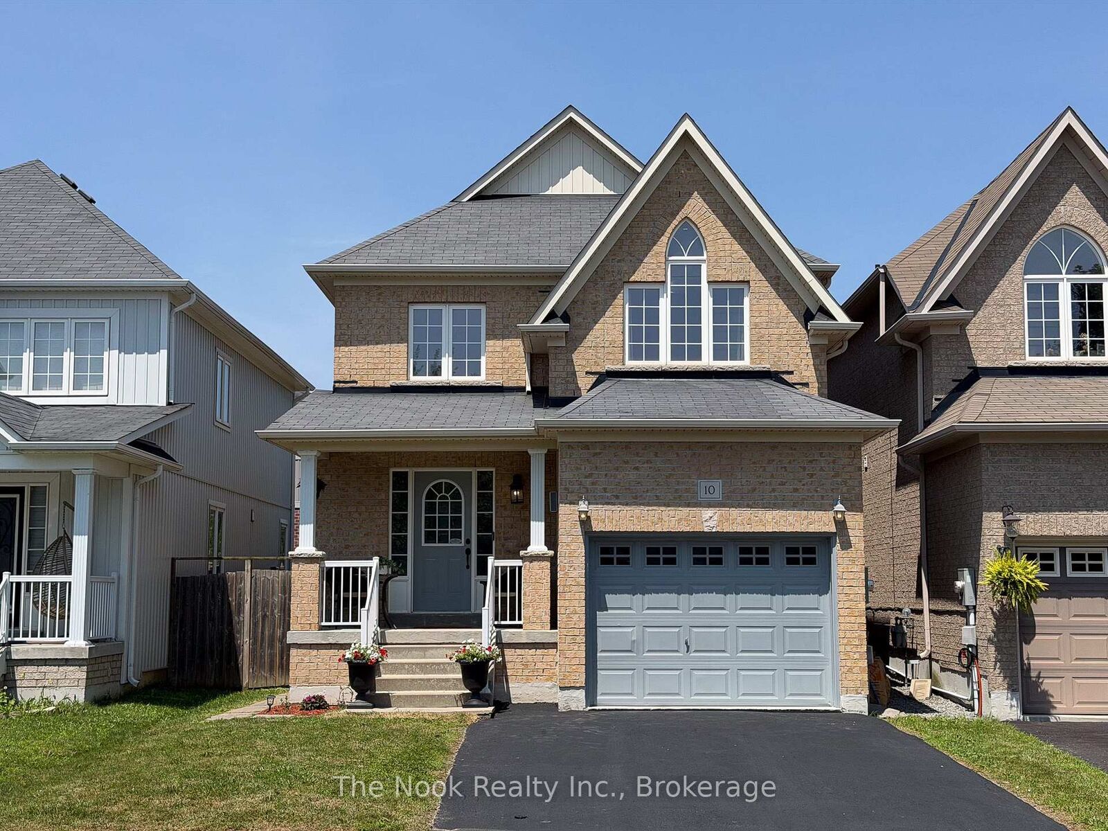 Photo de la propriété:  10 Broome Avenue  ON L1E 0B1 