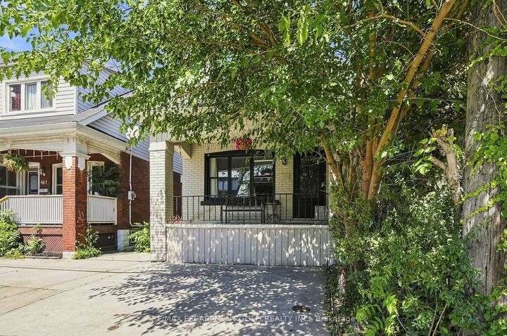 Property Photo:  463 Dunsmure Avenue  ON L8L 1X4 