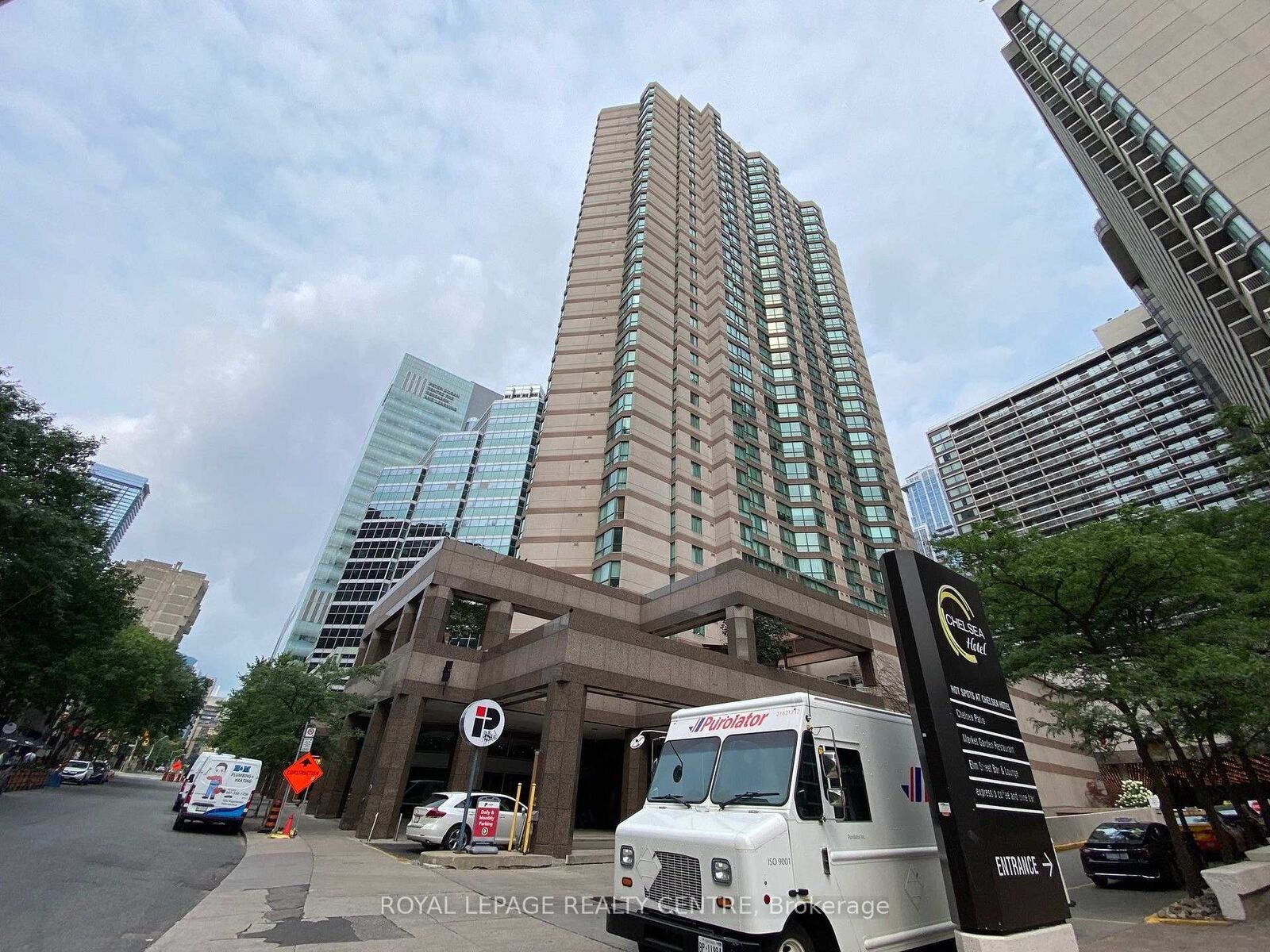 Property Photo:  38 Elm Street 2801  ON M5G 2K5 