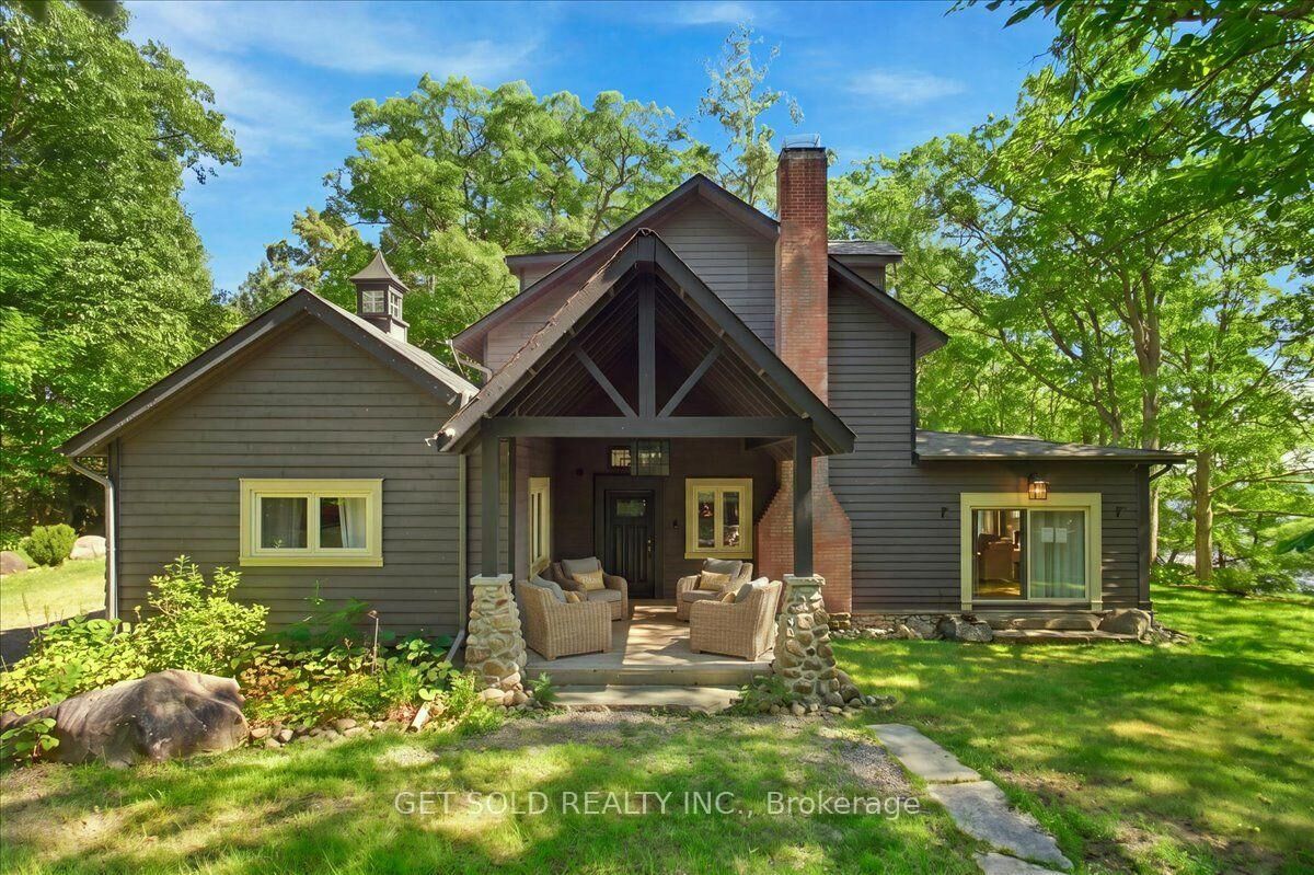 Property Photo: 2045 Muskoka Road 118 W Unit 2 ON P1L 1W8