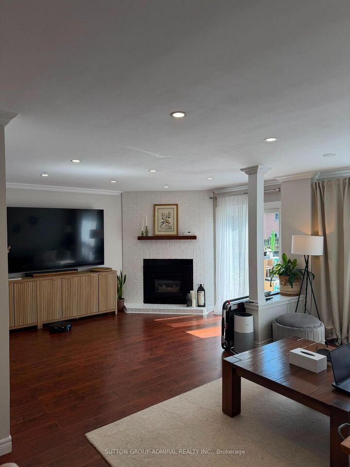 Property Photo:  18 Wallace Drive  ON L4N 7E2 
