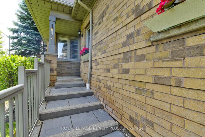 Property Photo: 5658 Glen Erin Drive 1 ON L5M 6C4