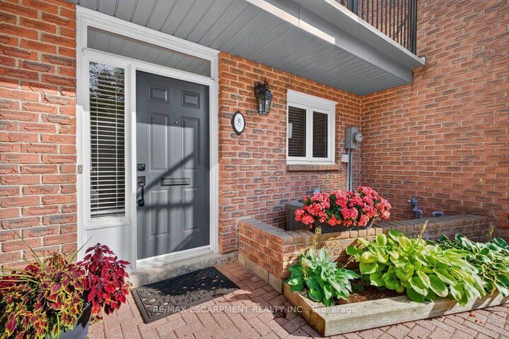 Property Photo:  2136 Old Lakeshore Road 8  ON L7R 1A3 