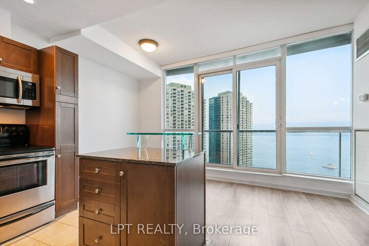 Property Photo:  208 Queens Quay W 2604  ON M5J 2Y5 