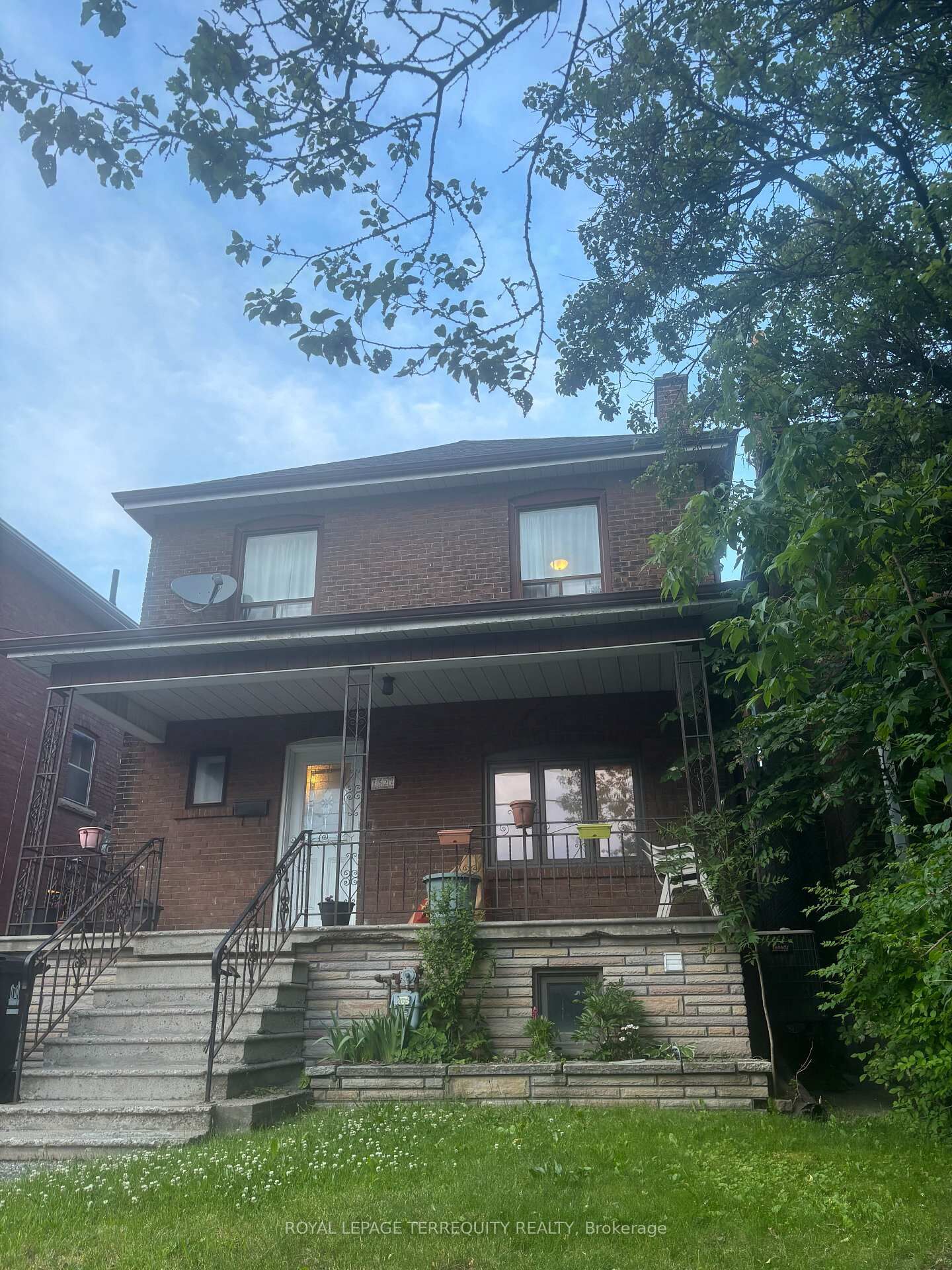 Property Photo:  1527 Dufferin Street Lower  ON M6H 3L5 
