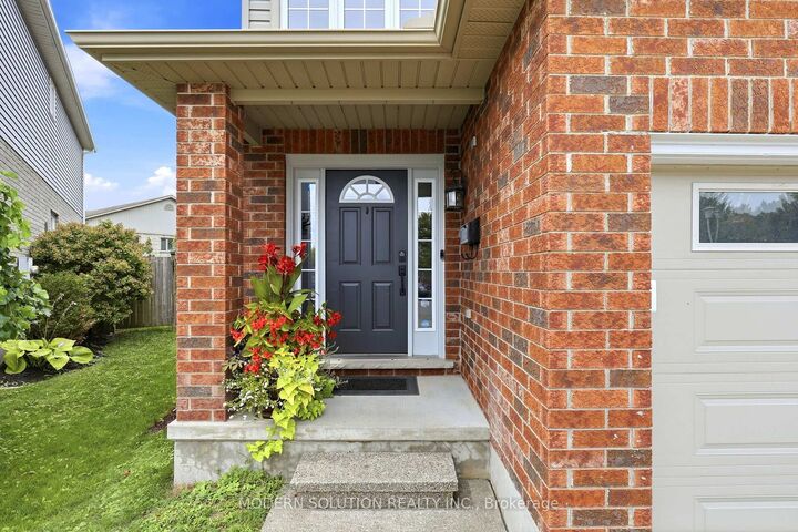 Property Photo:  897 Bradshaw Crescent  ON N5X 0B6 