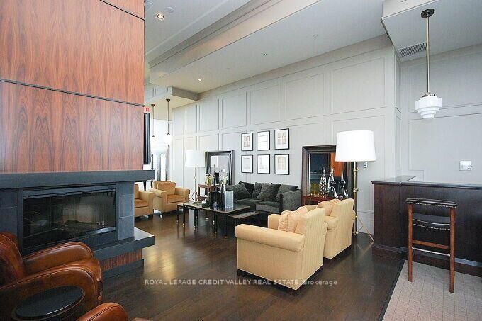 Property Photo:  388 Prince Of Wales Drive 1706  ON L5B 0A1 
