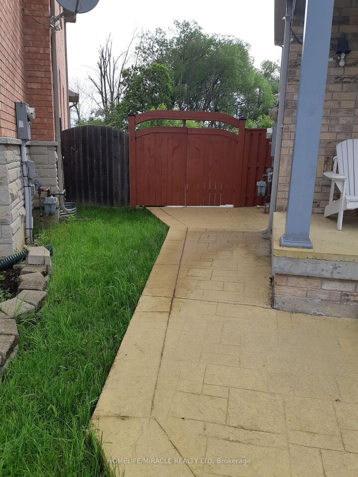 Property Photo:  25 River Heights Drive  ON L6P 2M9 
