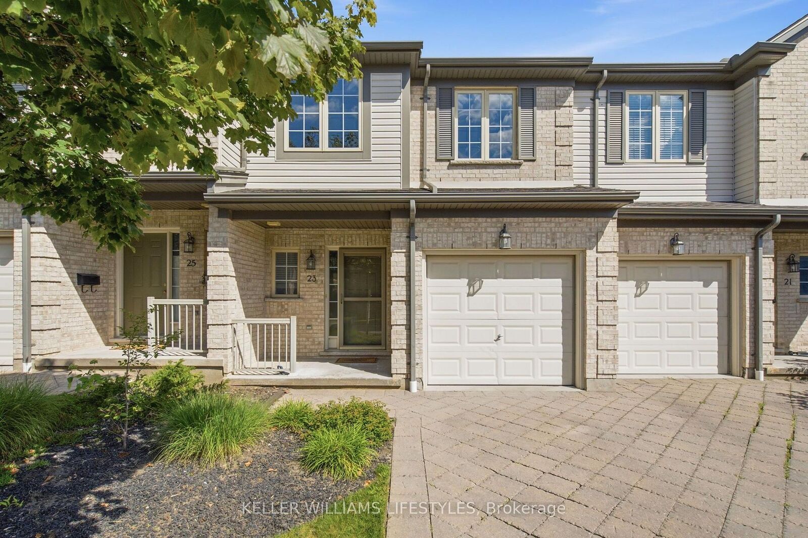 Property Photo: 505 Blue Jay Drive 23 ON N5X 7K7