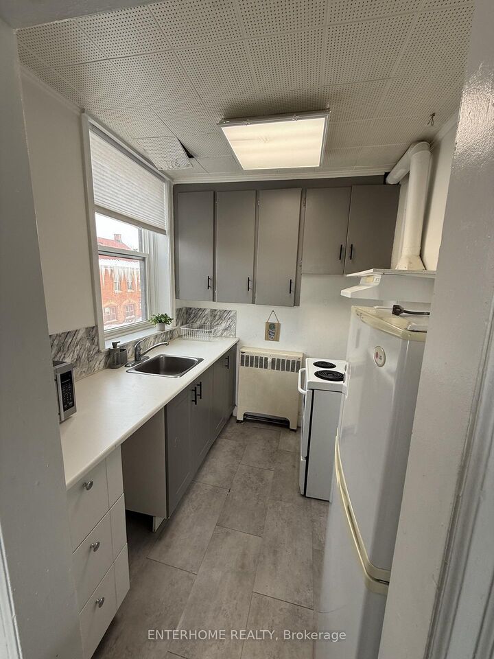 Property Photo:  51 Queen Street East Street 1  ON L6W 2A7 