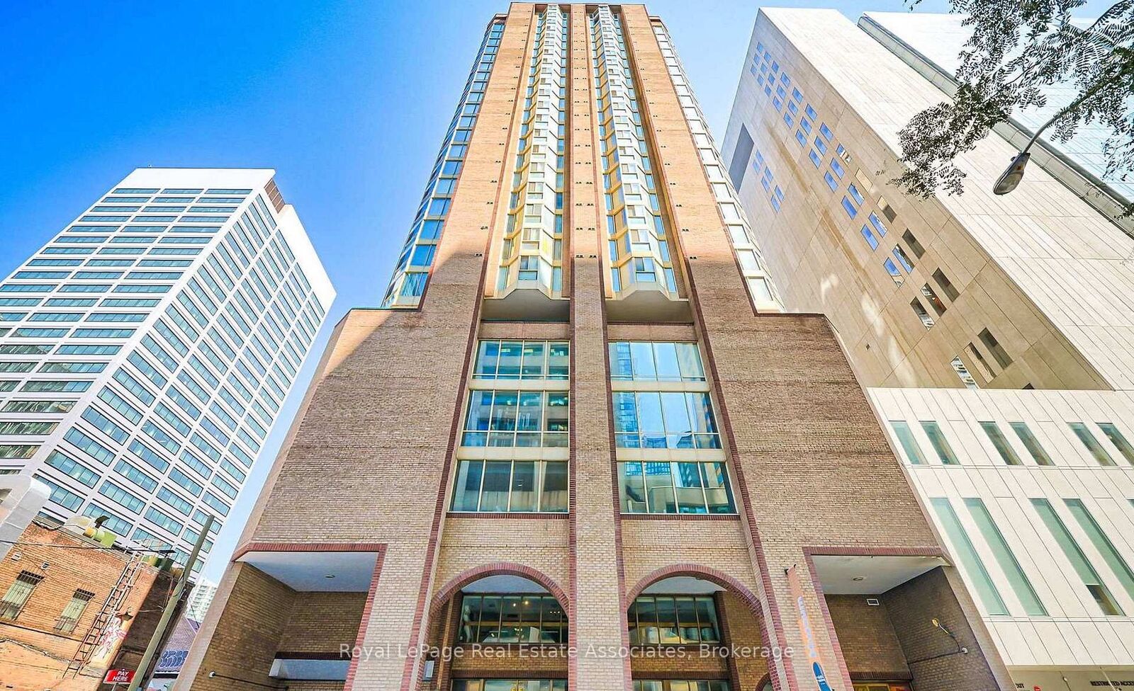 Property Photo: 55 Centre Avenue 1805 ON M5G 1R4