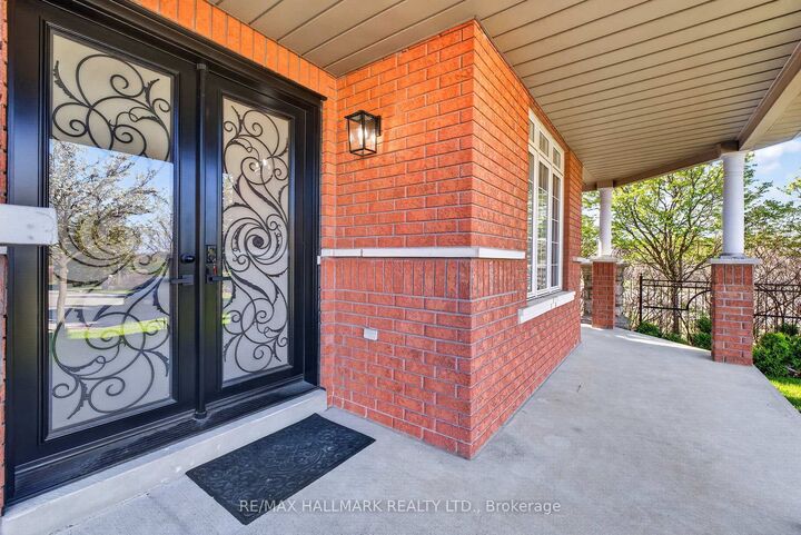 Property Photo: 57 Saint Nicholas Crescent ON L4H 3E5