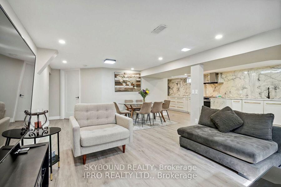 Property Photo:  34 Owen Place  ON L8G 2H2 