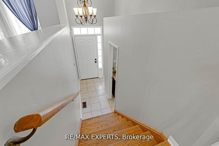 Property Photo: 19 Foxchase Avenue 61 ON L4L 9N1
