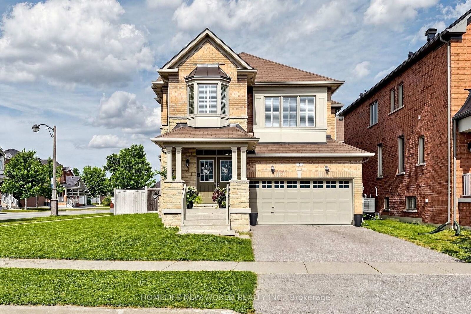 Property Photo: 2 Lucida Court ON L4A 1S1