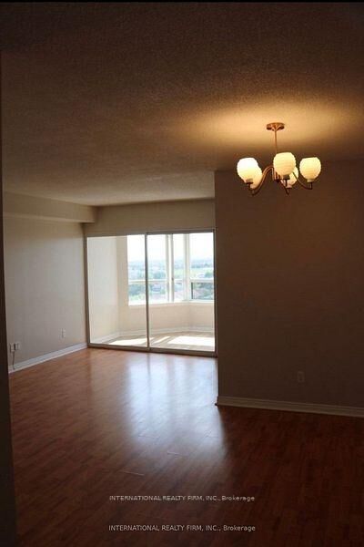 Property Photo:  135 Hillcrest Avenue 1010  ON L5B 4B1 