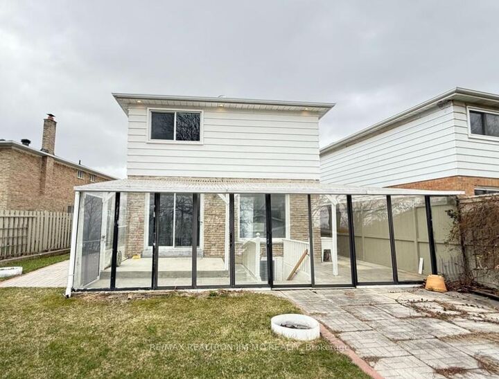 Property Photo:  22 Hartleywood Drive Lower  ON M1S 3N2 