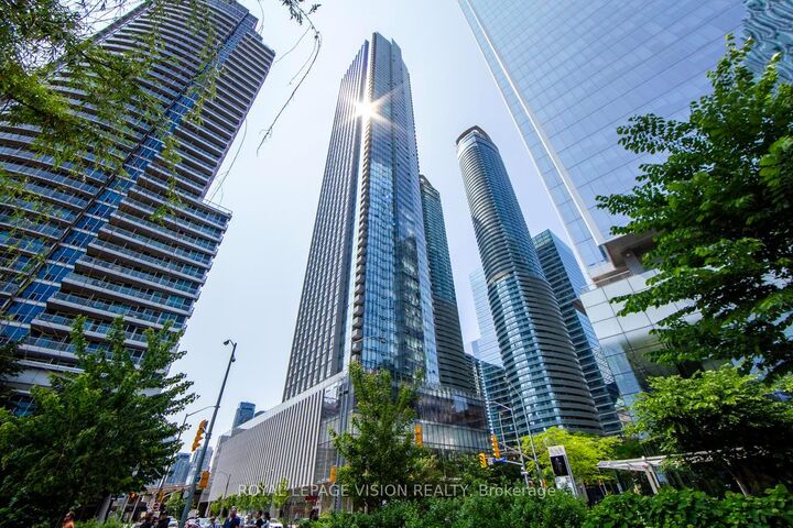 Property Photo: 10 York Street 2207 ON M5J 2Z2