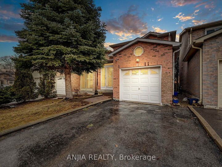 61 Sorrell Crescent — photo 1