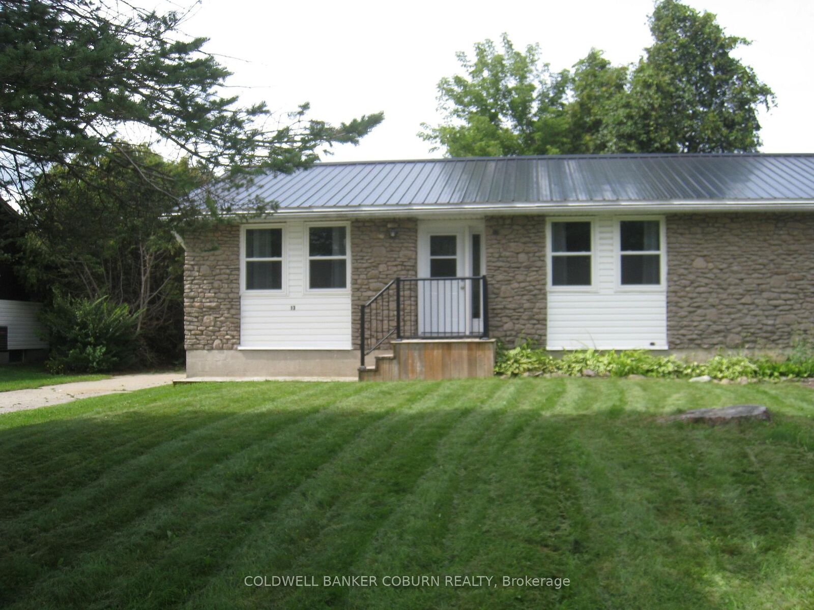 Property Photo:  13 Queen Street  ON K0G 1J0 